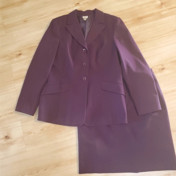 Caslon Women's Two-piece Classic Suit - Picture 2 of 13